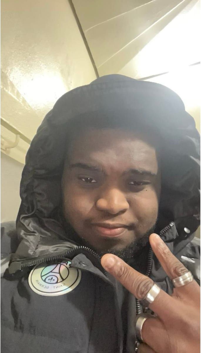 Hantz - Annonce gay à Burdinne Profil de Hantz, 25 ans, Annonce gay à Burdinne (Liège)