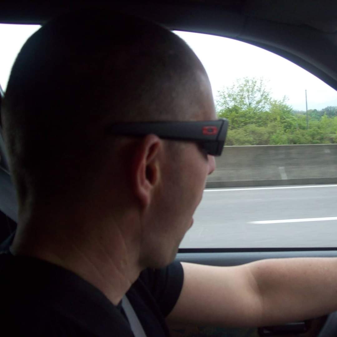 Ellio - Annonce gay à Stoumont Profil de Ellio, 25 ans, Annonce gay à Stoumont (Liège)