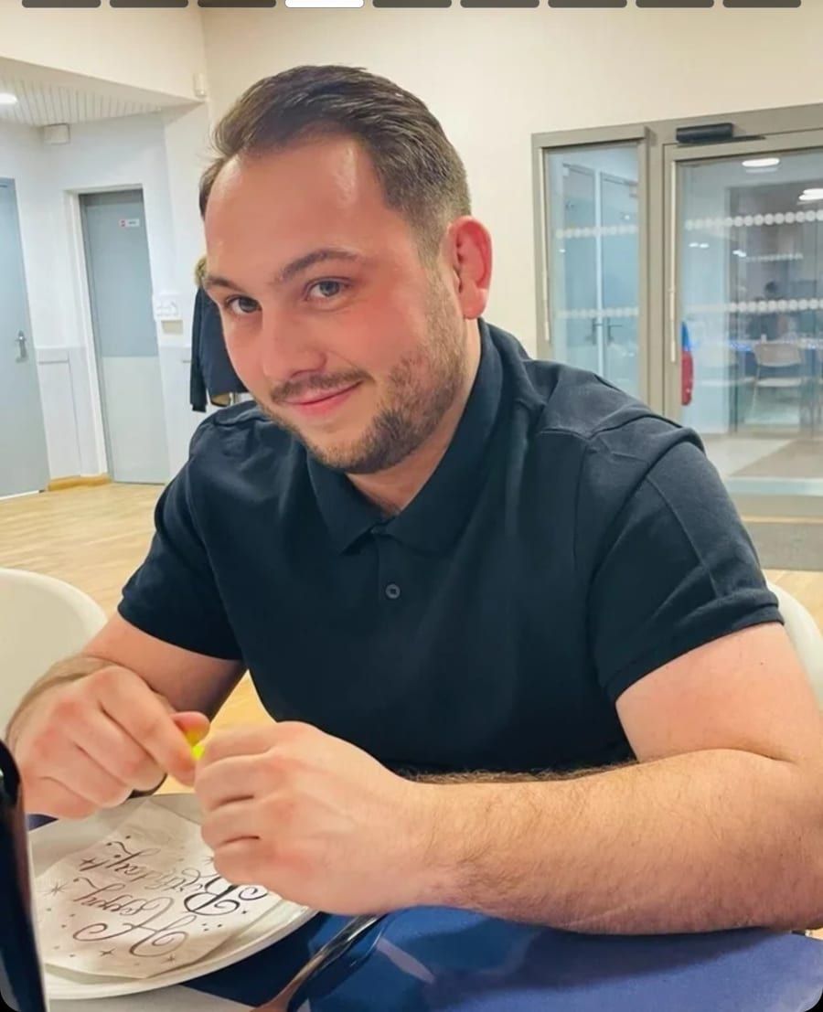 Nadji - Annonce gay à Saint-Georges-sur-Meuse Profil de Nadji, 44 ans, Annonce gay à Saint-Georges-sur-Meuse (Liège)