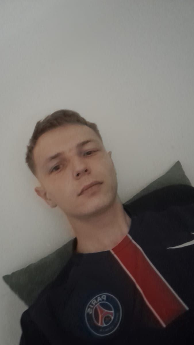 Eugène - Annonce gay à Fléron Profil de Eugène, 38 ans, Annonce gay à Fléron (Liège)