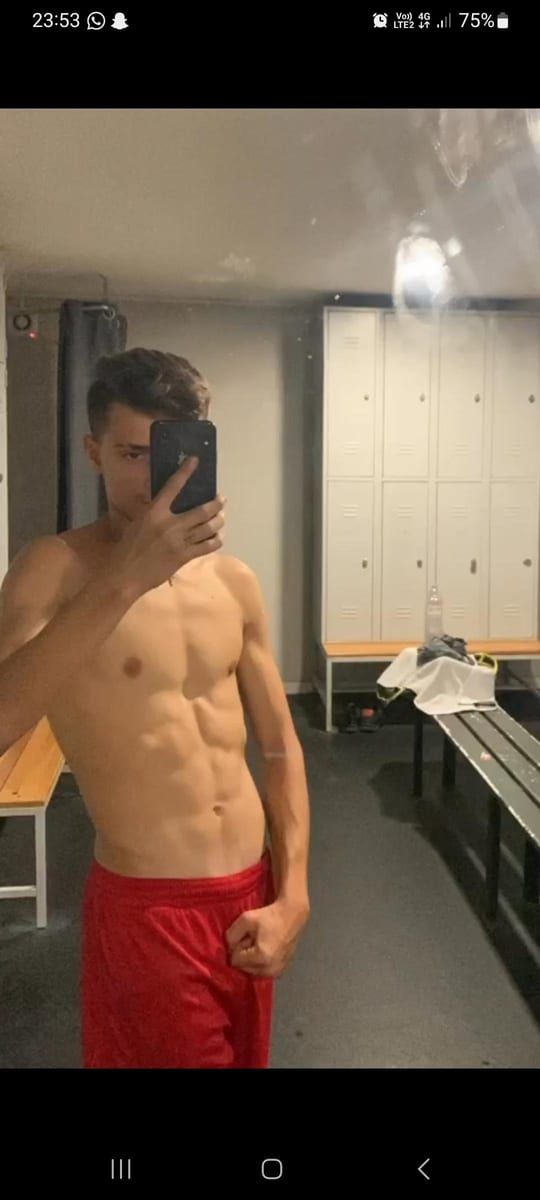 Elliott - Annonce gay à Woluwe-Saint-Lambert Profil de Elliott, 25 ans, Annonce gay à Woluwe-Saint-Lambert (Bruxelles-Capitale)