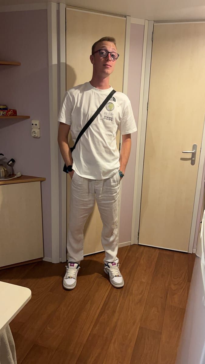Leonidas - Annonce gay à Faimes Profil de Leonidas, 37 ans, Annonce gay à Faimes (Liège)