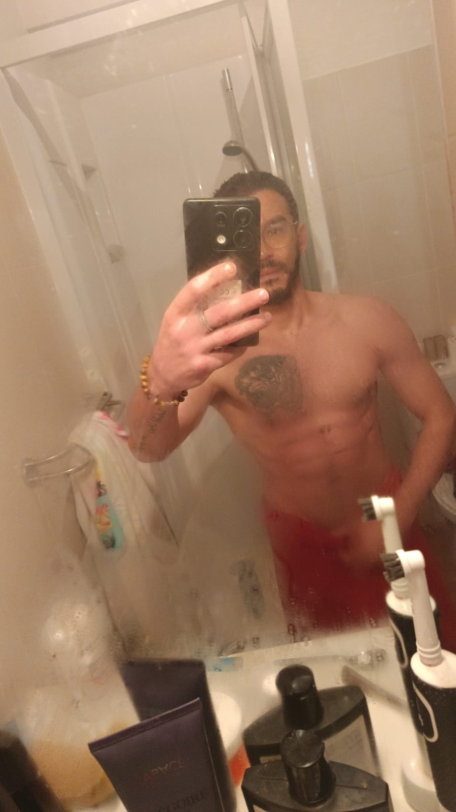Clayton - Annonce gay à Molenbeek-Saint-Jean Profil de Clayton, 28 ans, Annonce gay à Molenbeek-Saint-Jean (Bruxelles-Capitale)