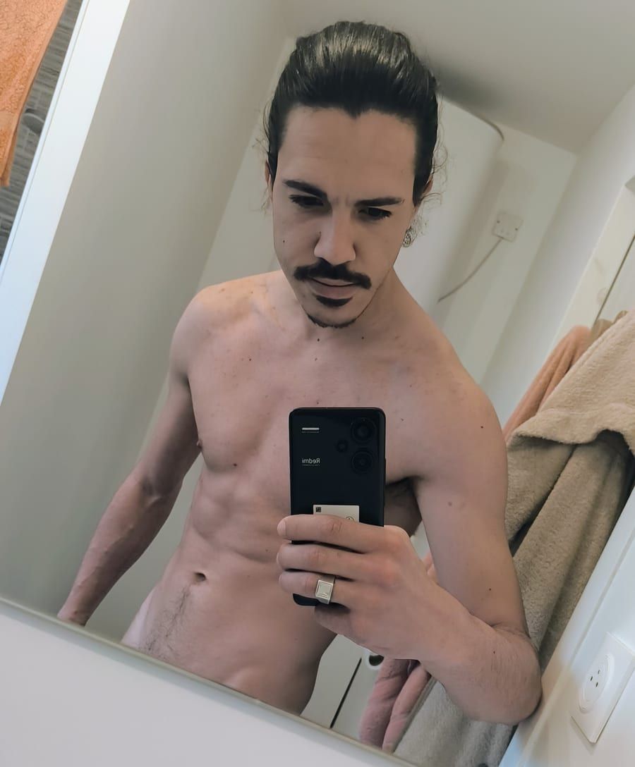 Khaled - Annonce gay à Frameries Profil de Khaled, 23 ans, Annonce gay à Frameries (Hainaut)
