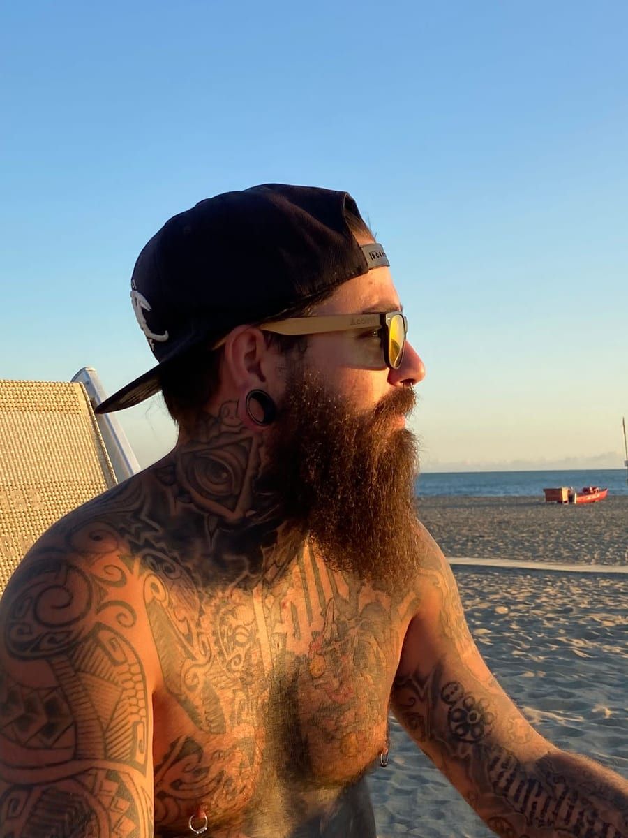 Derek - Annonce gay à Herstal Profil de Derek, 32 ans, Annonce gay à Herstal (Liège)