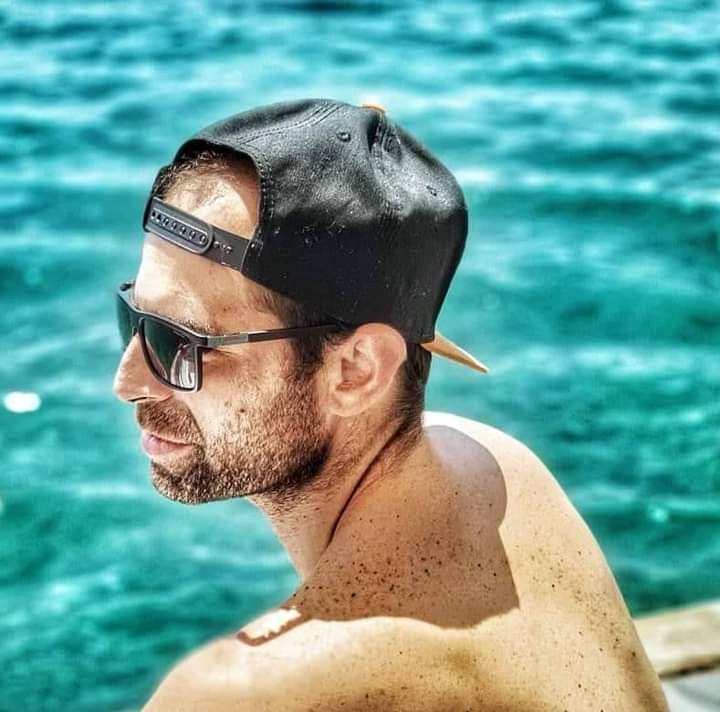 Ayo - Annonce gay à Saint-Georges-sur-Meuse Profil de Ayo, 22 ans, Annonce gay à Saint-Georges-sur-Meuse (Liège)