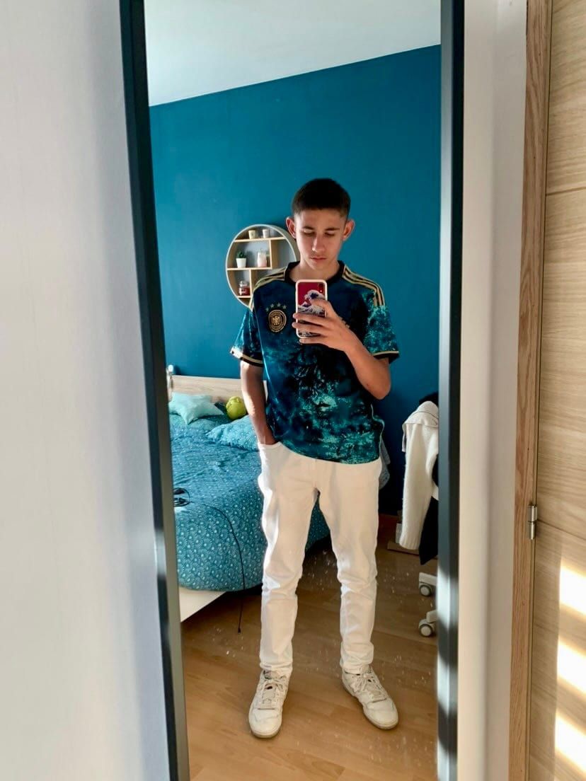 Tahis - Annonce gay à Modave Profil de Tahis, 24 ans, Annonce gay à Modave (Liège)