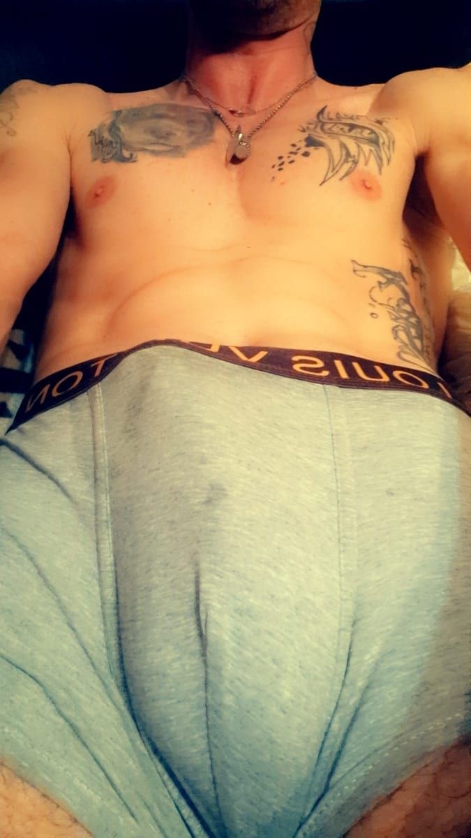 Nathann - Annonce gay à Floreffe Profil de Nathann, 27 ans, Annonce gay à Floreffe (Namur)