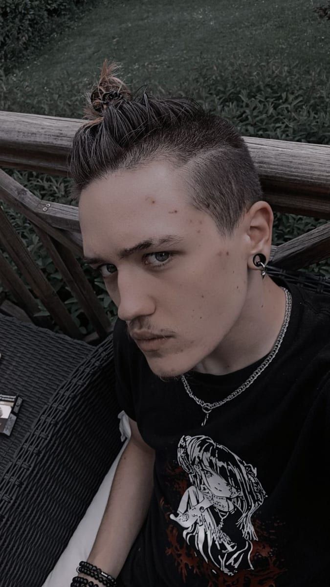 Sofiane - Annonce gay à Houyet Profil de Sofiane, 25 ans, Annonce gay à Houyet (Namur)