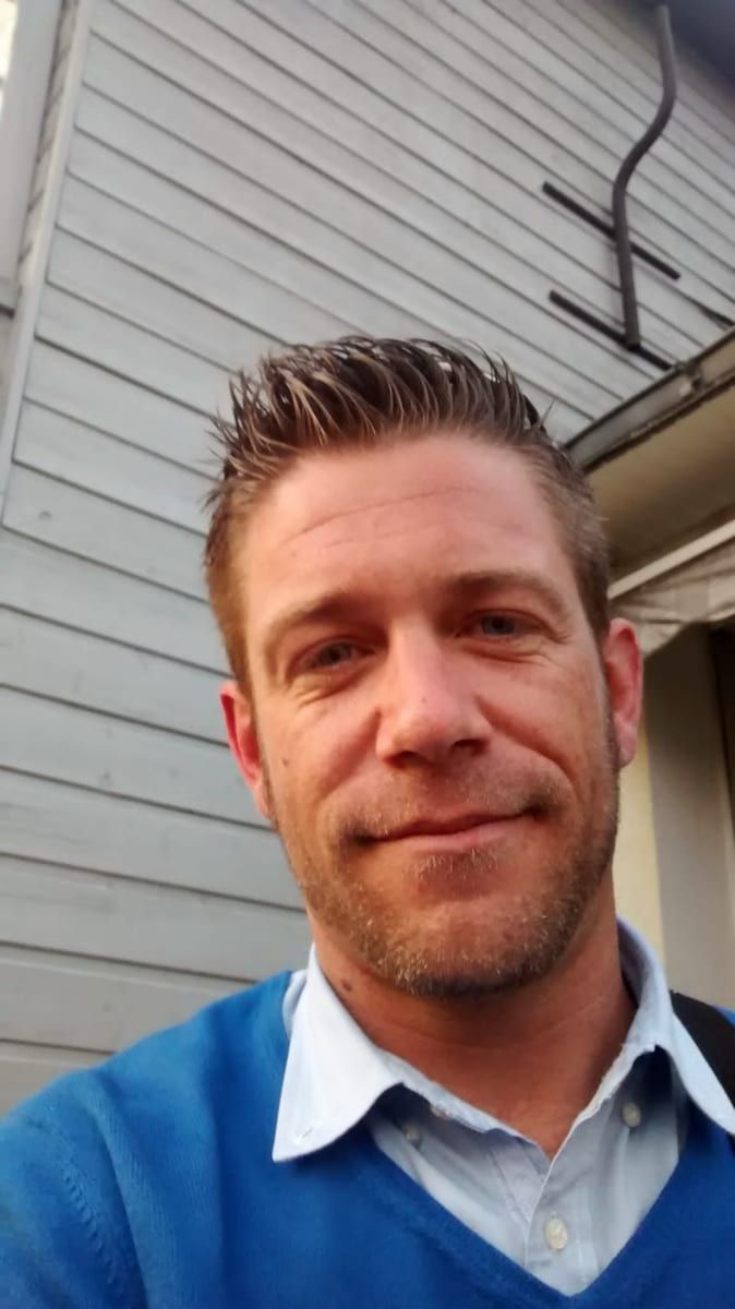 Elyott - Annonce gay à Woluwe-Saint-Pierre Profil de Elyott, 22 ans, Annonce gay à Woluwe-Saint-Pierre (Bruxelles-Capitale)