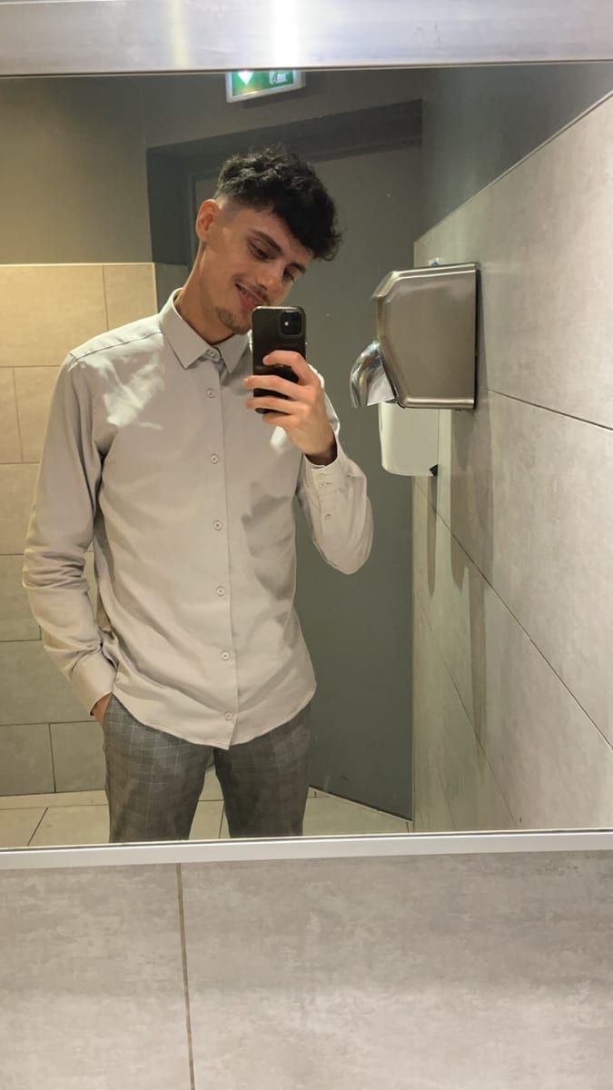 Manek - Annonce gay à Doische Profil de Manek, 22 ans, Annonce gay à Doische (Namur)