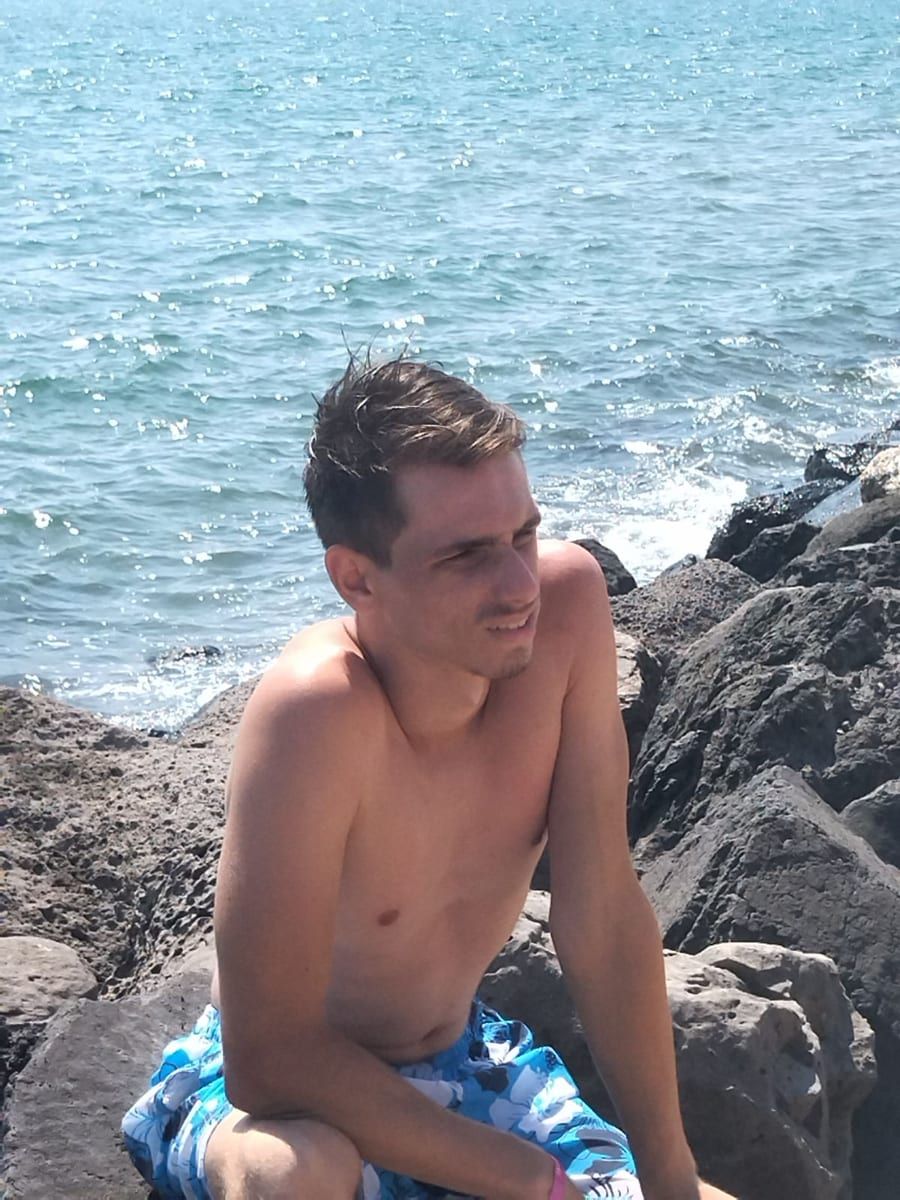 Aurian - Annonce gay à Dison Profil de Aurian, 38 ans, Annonce gay à Dison (Liège)