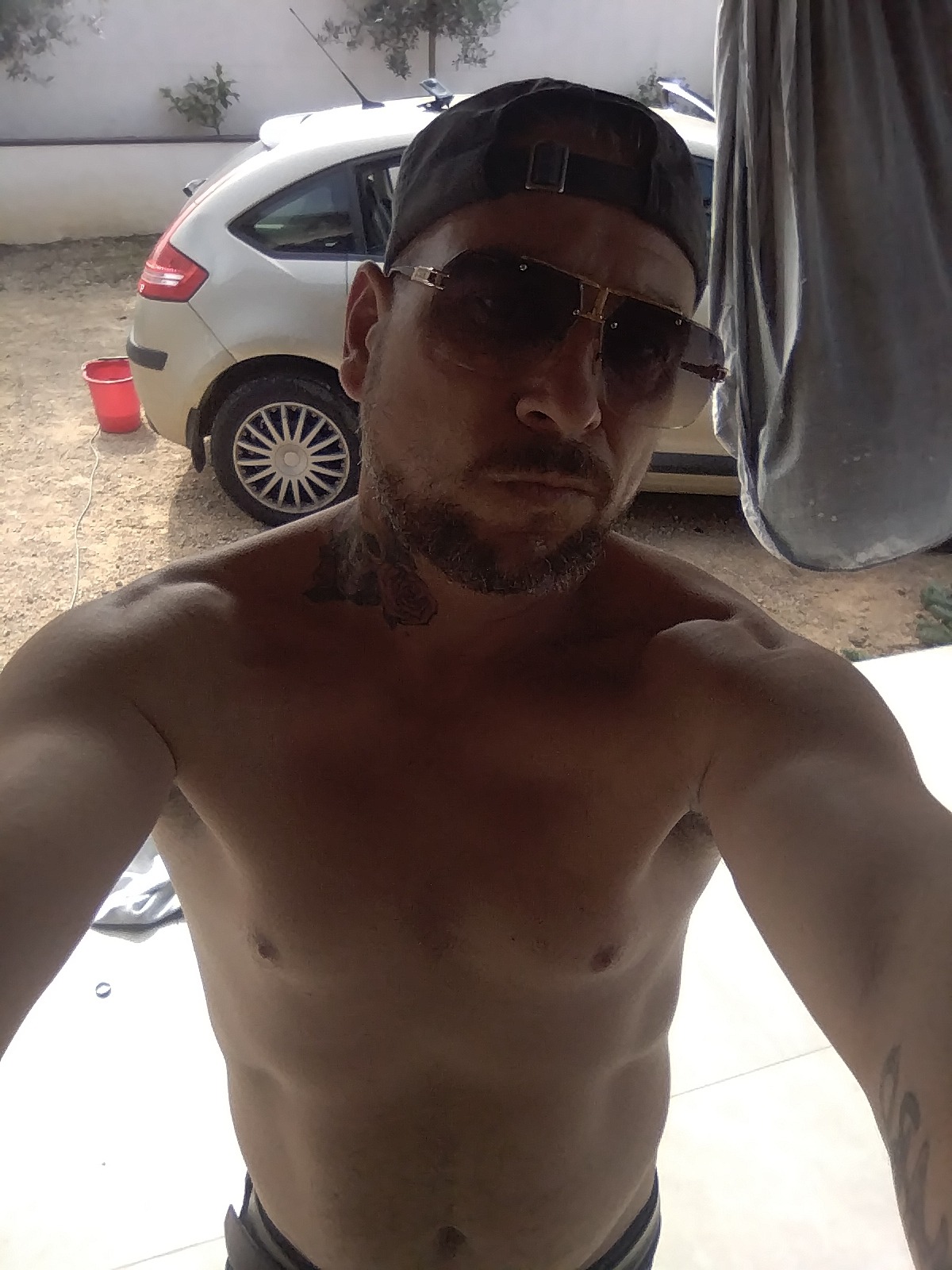 Ulrich - Annonce gay à Genappe Profil de Ulrich, 34 ans, Annonce gay à Genappe (Brabant wallon)
