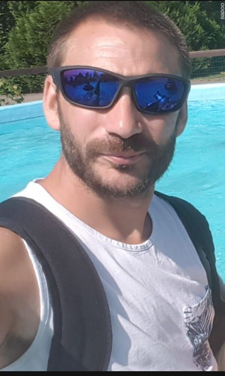 Profil de Eliseo, 41 ans, Annonce gay à Rouvroy (Luxembourg)
