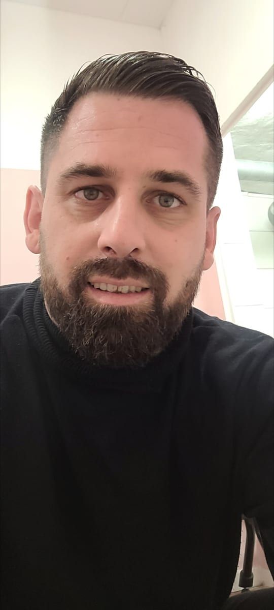 Profil de Icham, 26 ans, Annonce gay à Lasne (Brabant wallon)