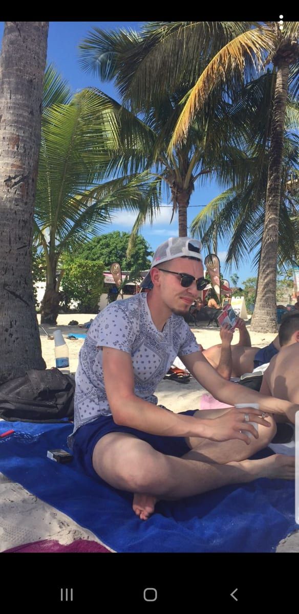 Dante - Annonce gay à Chiny Profil de Dante, 45 ans, Annonce gay à Chiny (Luxembourg)