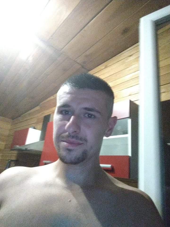 Yve - Annonce gay à Andenne Profil de Yve, 31 ans, Annonce gay à Andenne (Namur)