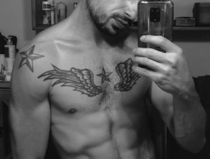 Carnot - Annonce gay à Crisnée Profil de Carnot, 26 ans, Annonce gay à Crisnée (Liège)