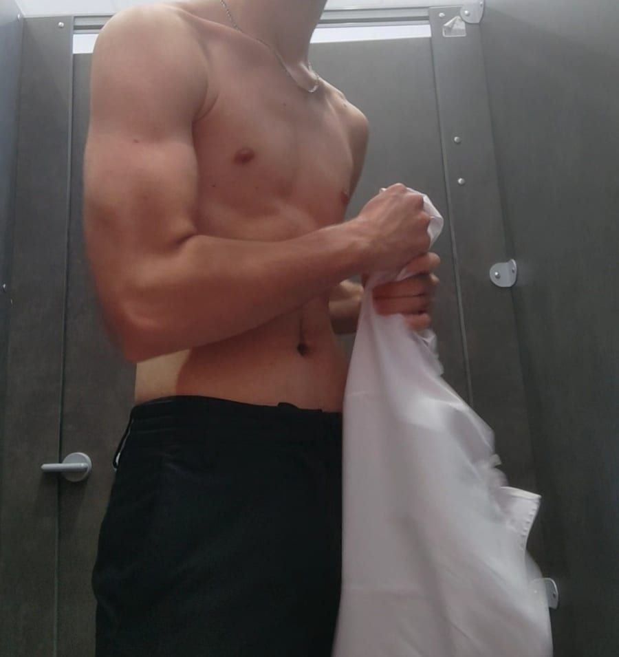 Naphtali - Annonce gay à Eupen Profil de Naphtali, 29 ans, Annonce gay à Eupen (Liège)