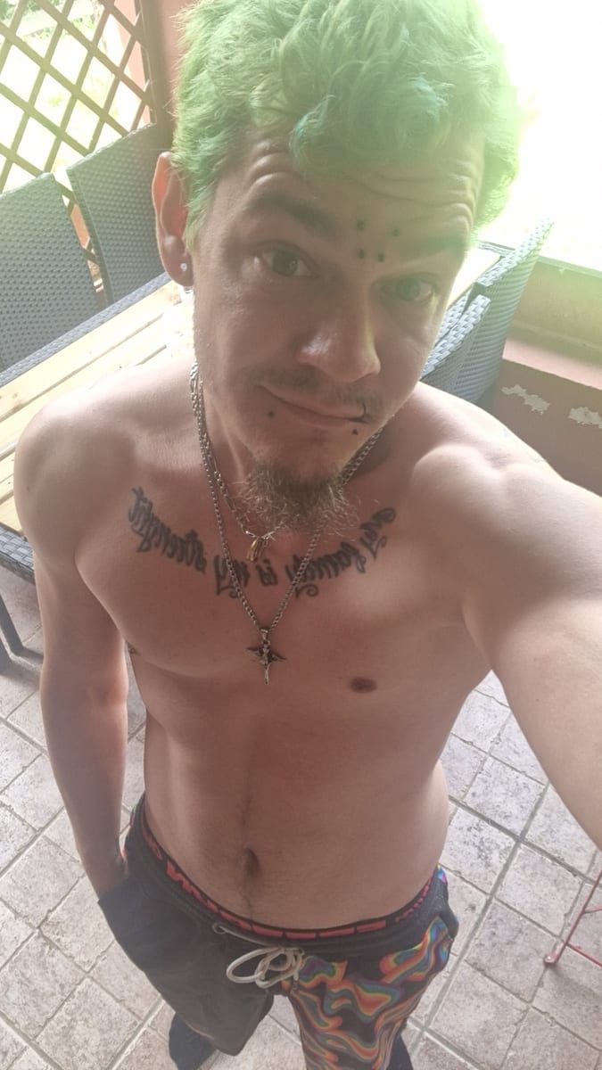 Faouzi - Annonce gay à Gerpinnes Profil de Faouzi, 31 ans, Annonce gay à Gerpinnes (Hainaut)