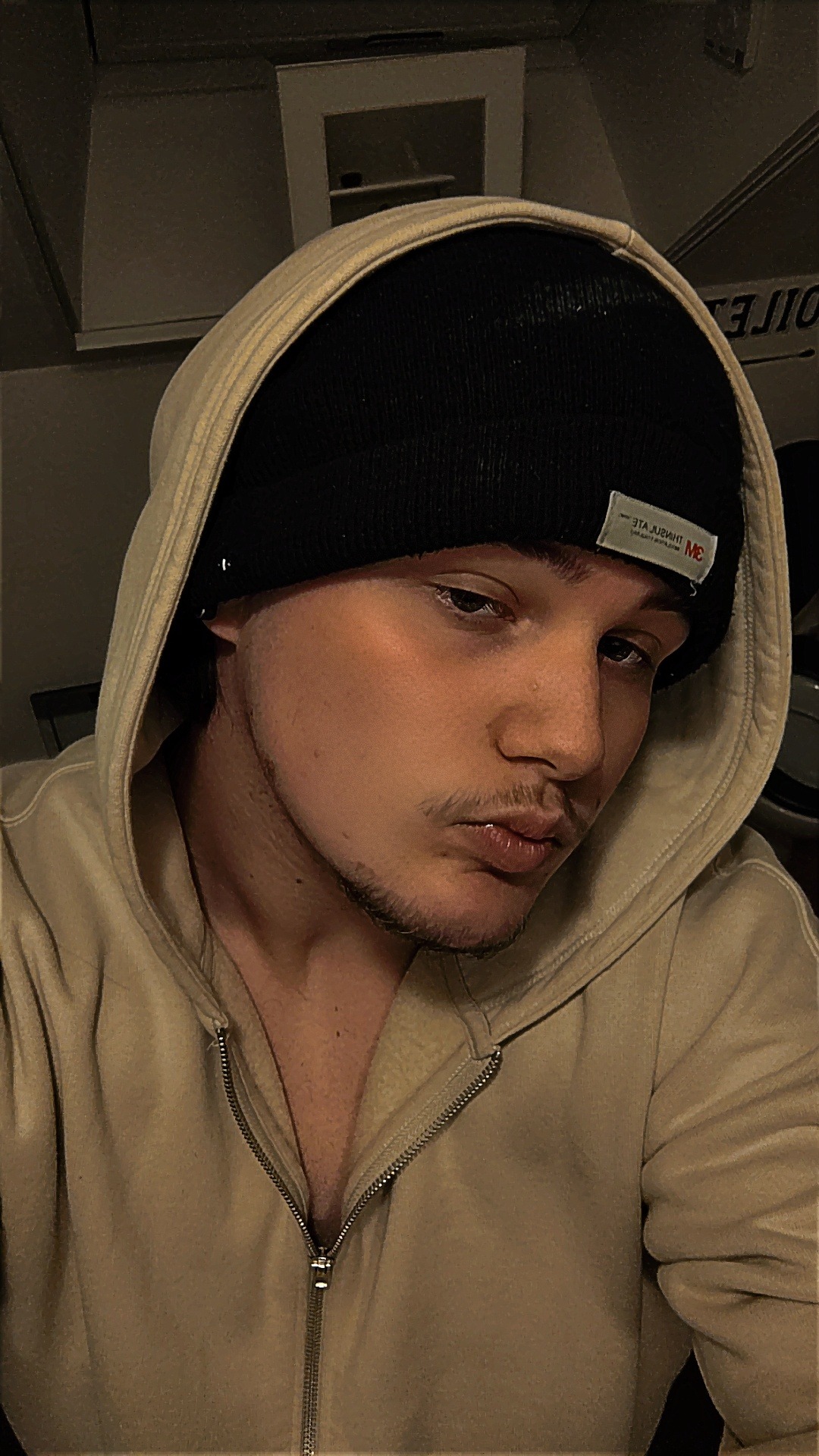 Pierre-ange - Annonce gay à Celles Profil de Pierre-ange, 41 ans, Annonce gay à Celles (Hainaut)