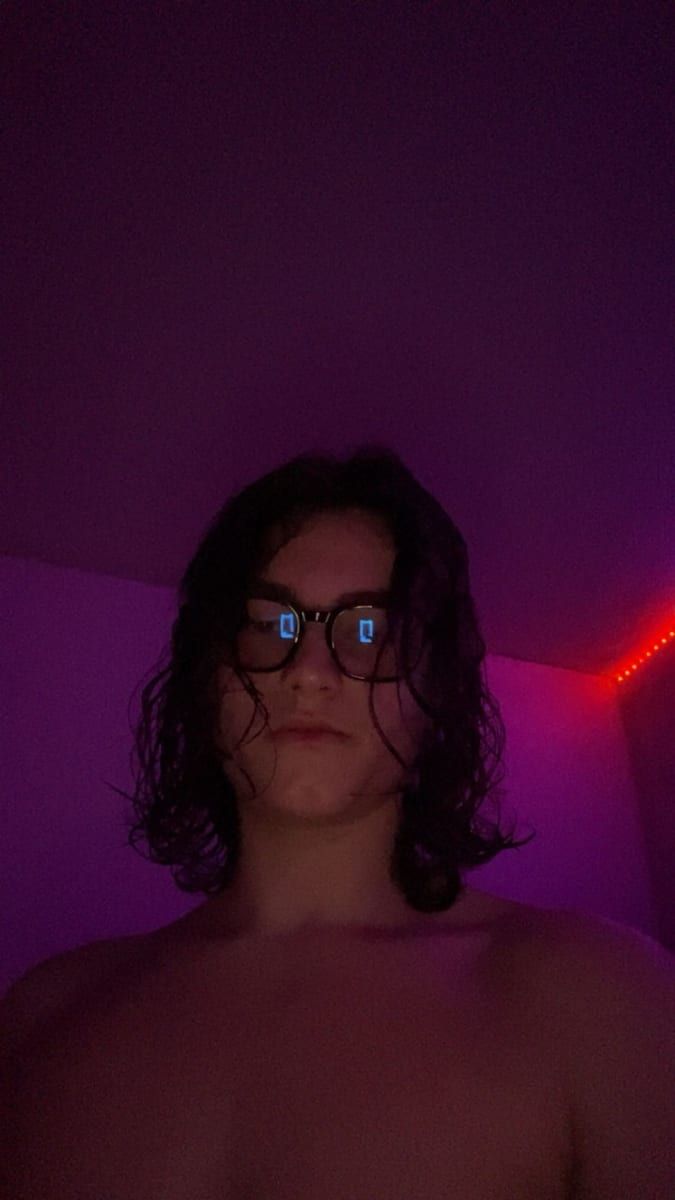 Kayden - Annonce gay à Celles Profil de Kayden, 26 ans, Annonce gay à Celles (Hainaut)