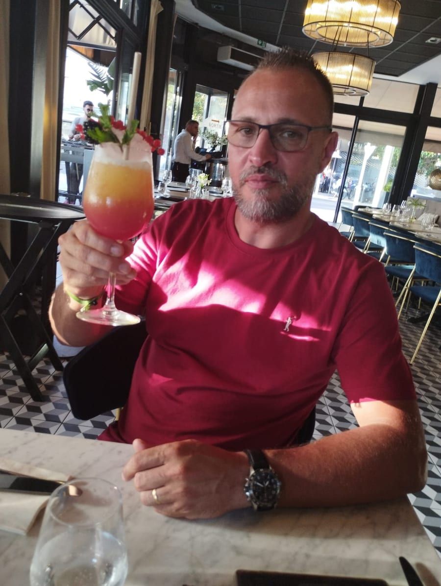 Sol - Annonce gay à Woluwe-Saint-Pierre Profil de Sol, 44 ans, Annonce gay à Woluwe-Saint-Pierre (Bruxelles-Capitale)