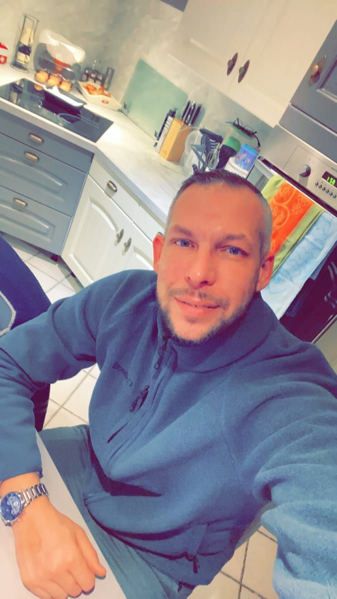 Lenaik - Annonce gay à Silly Profil de Lenaik, 35 ans, Annonce gay à Silly (Hainaut)